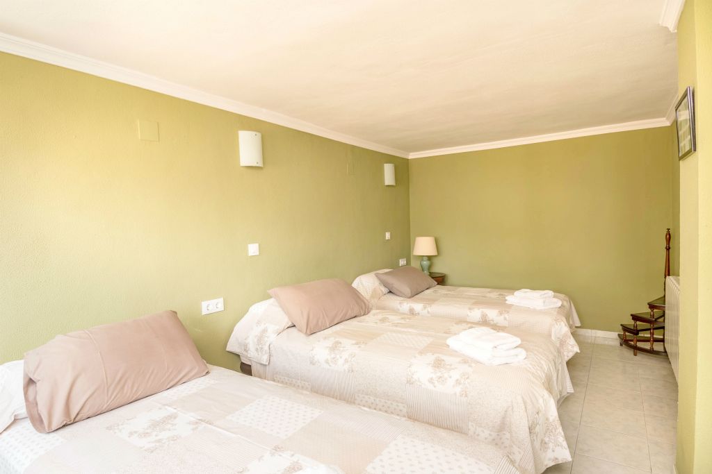 All bed linen has been carefully choosen for its colour and its texture (100% cotton).